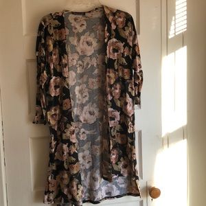 Floral long cardigan.